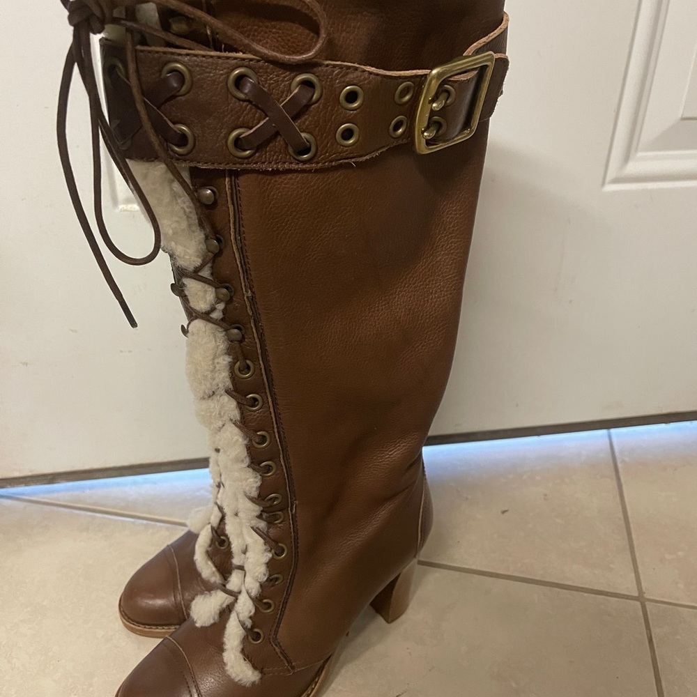 Coach heels boot .
